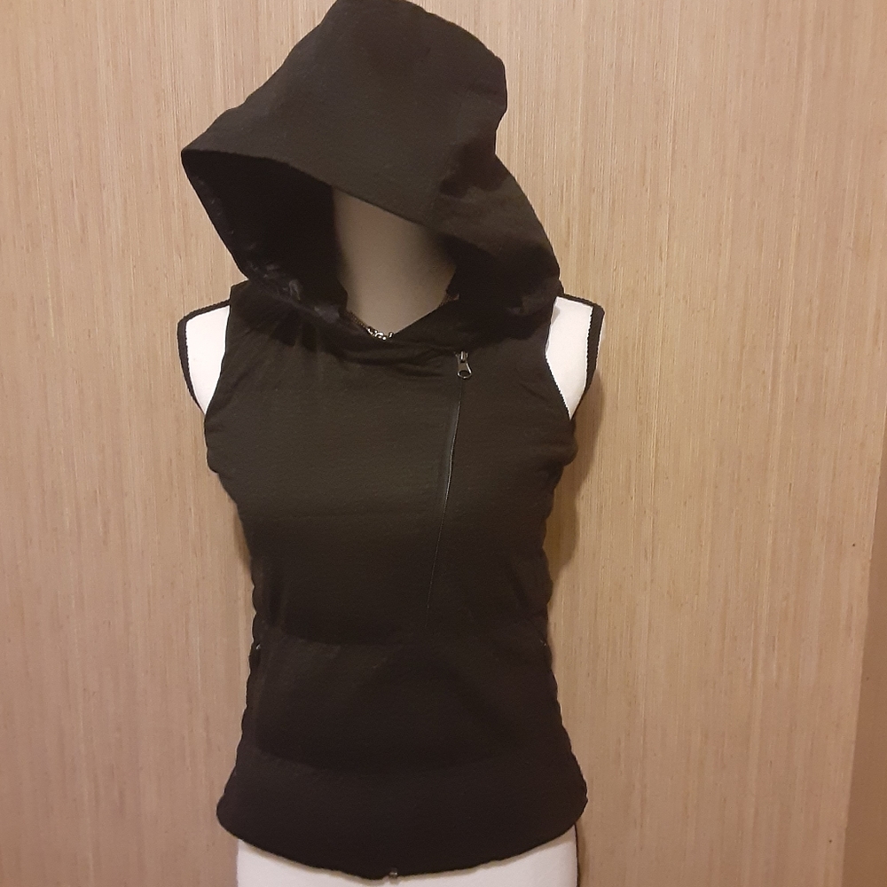 Sugarfly hooded quilted vest size M